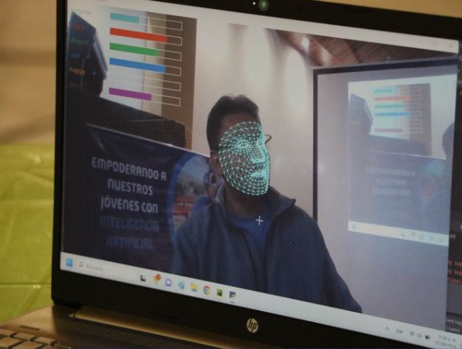 En pantalla: la IA detecta el rostro y estima emociones